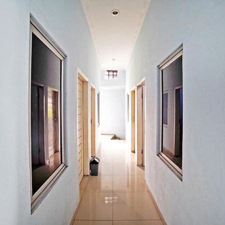 Oyo 90922 Gurusinga Guesthouse Medan Ngoại thất bức ảnh