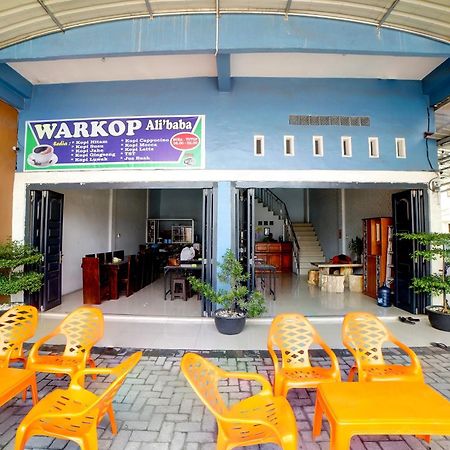 Oyo 90922 Gurusinga Guesthouse Medan Ngoại thất bức ảnh