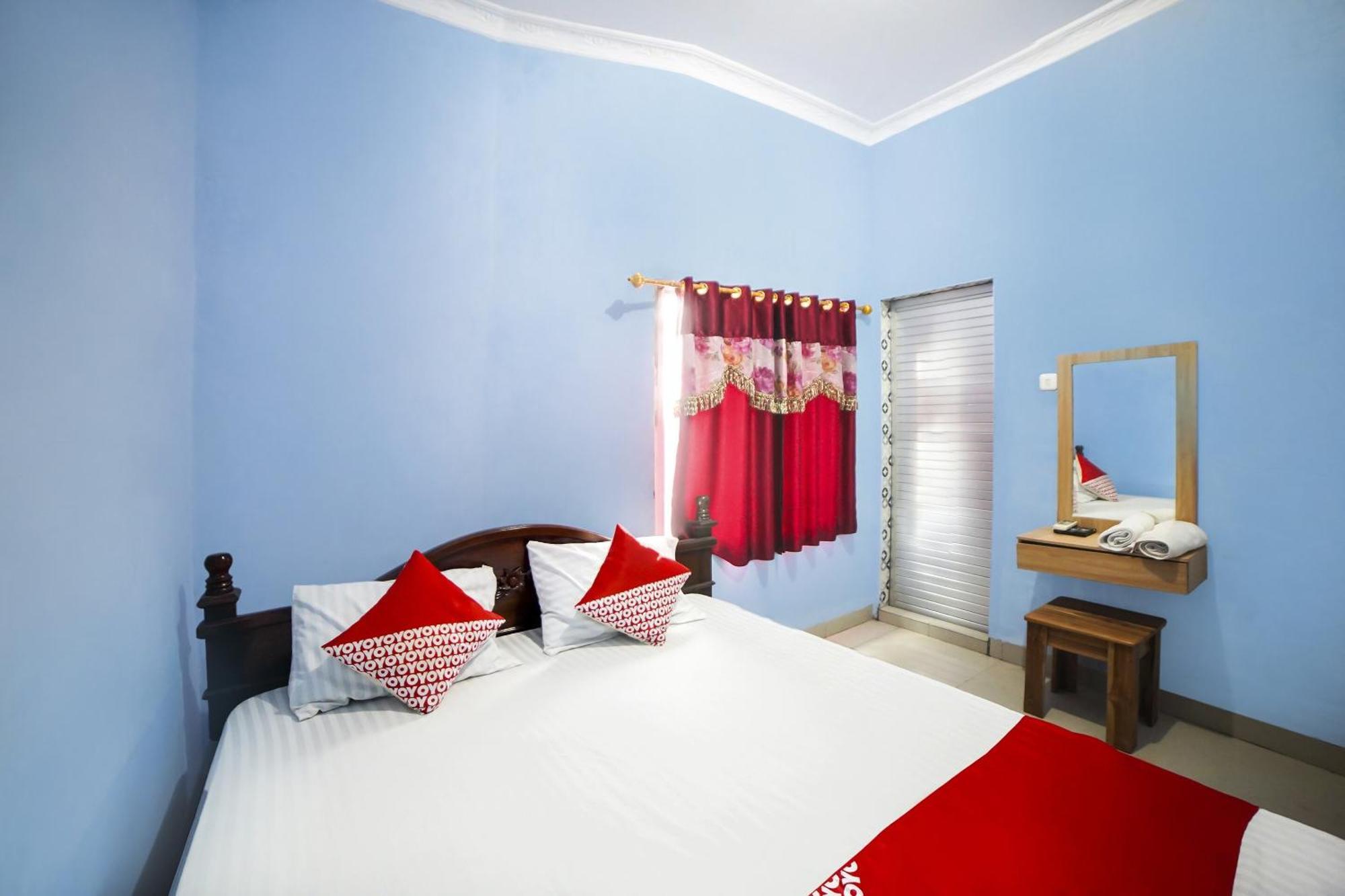 Oyo 90922 Gurusinga Guesthouse Medan Ngoại thất bức ảnh