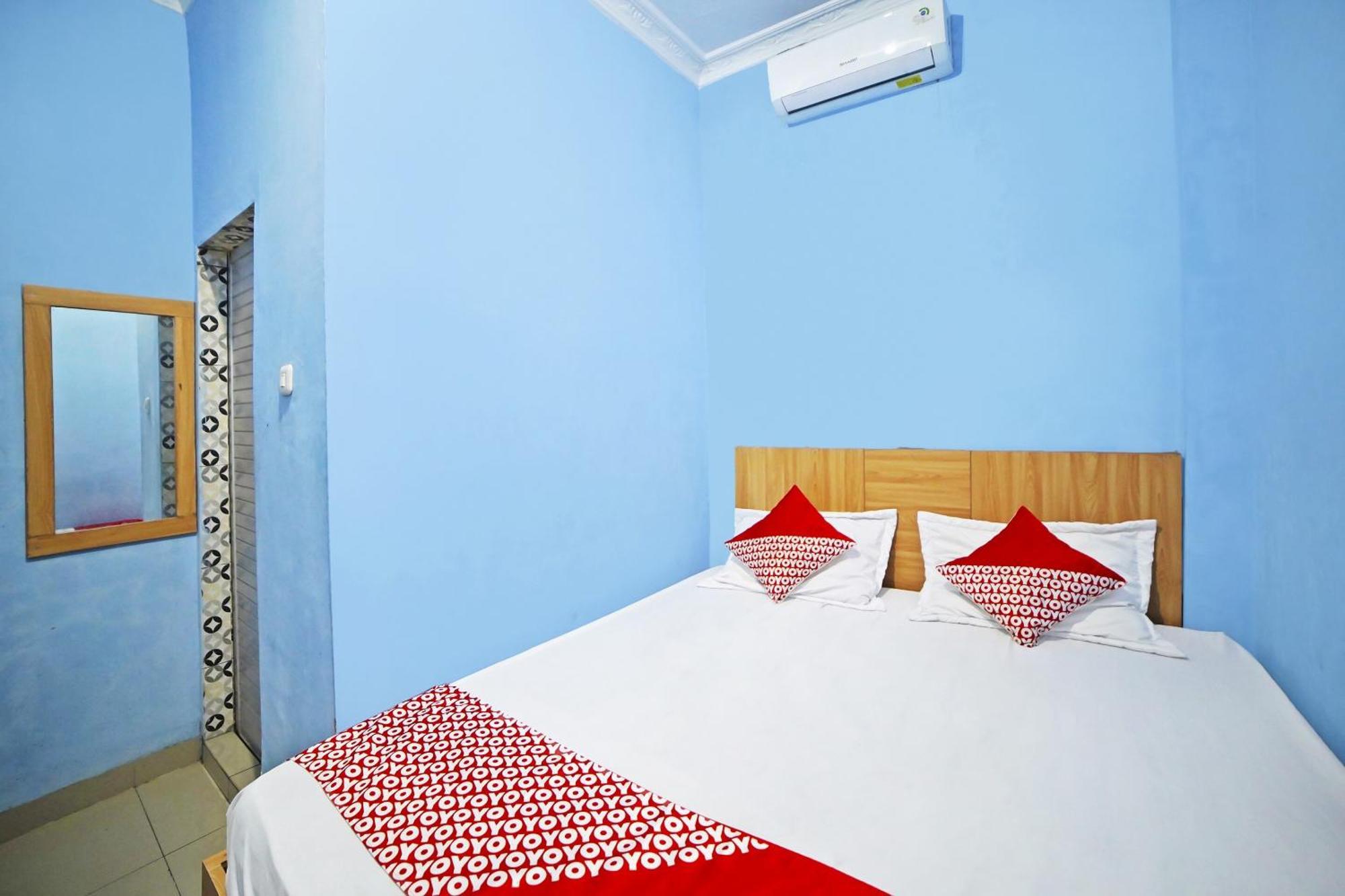 Oyo 90922 Gurusinga Guesthouse Medan Ngoại thất bức ảnh