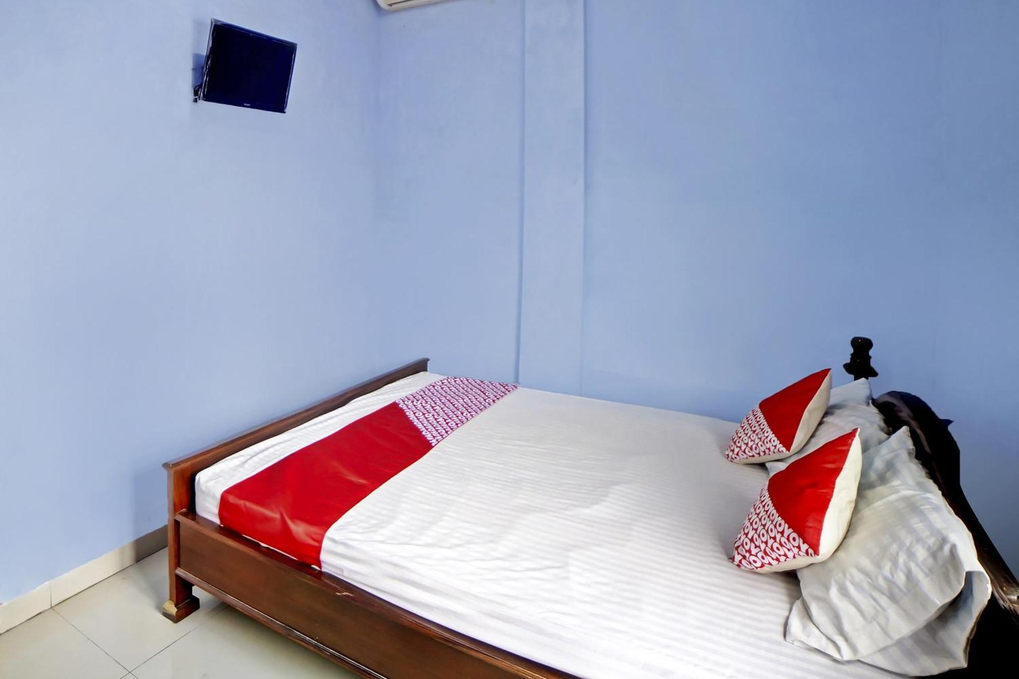 Oyo 90922 Gurusinga Guesthouse Medan Ngoại thất bức ảnh