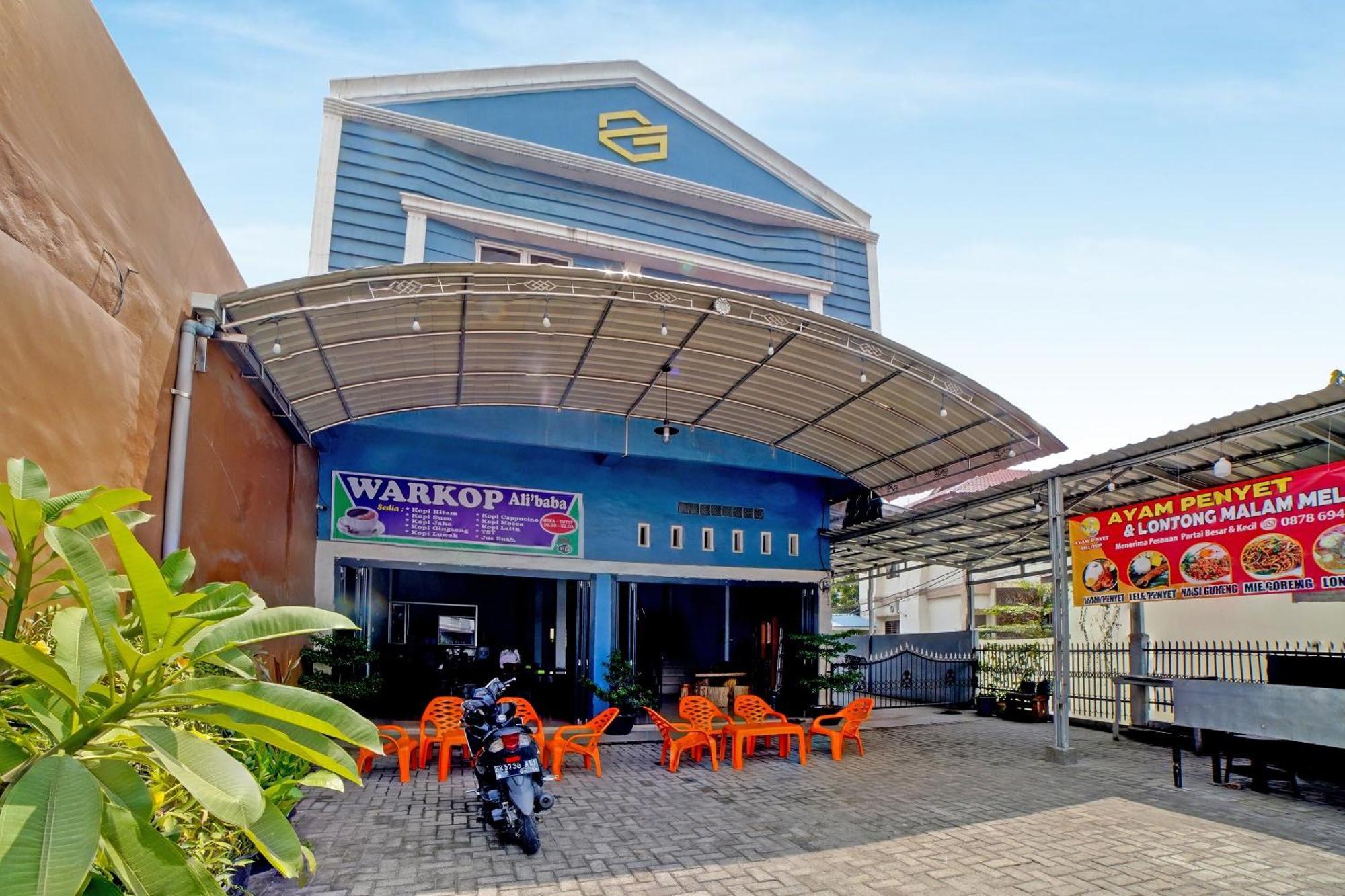 Oyo 90922 Gurusinga Guesthouse Medan Ngoại thất bức ảnh