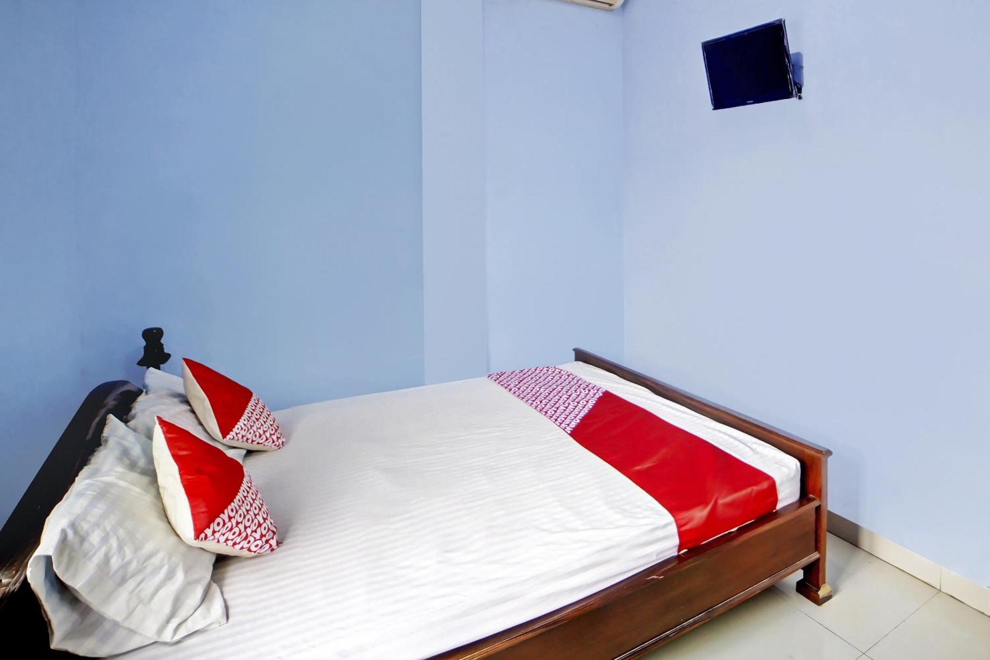 Oyo 90922 Gurusinga Guesthouse Medan Ngoại thất bức ảnh