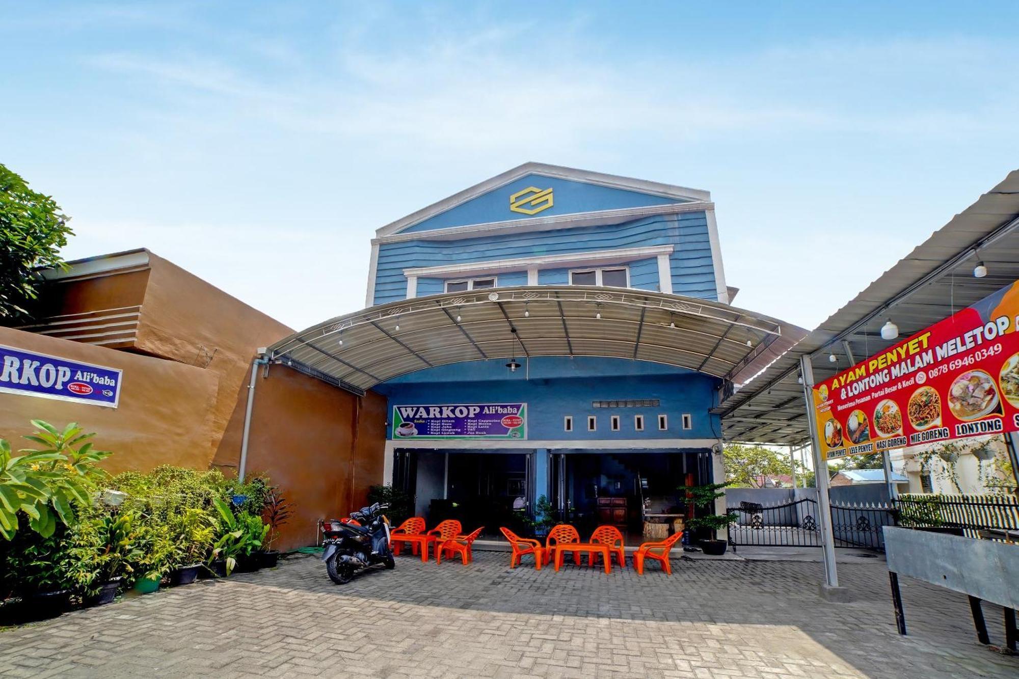 Oyo 90922 Gurusinga Guesthouse Medan Ngoại thất bức ảnh