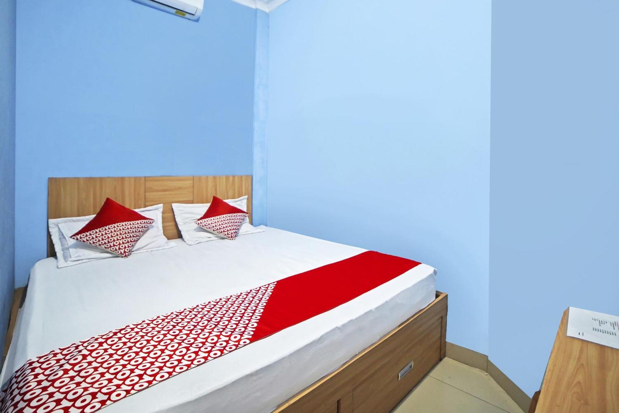 Oyo 90922 Gurusinga Guesthouse Medan Ngoại thất bức ảnh