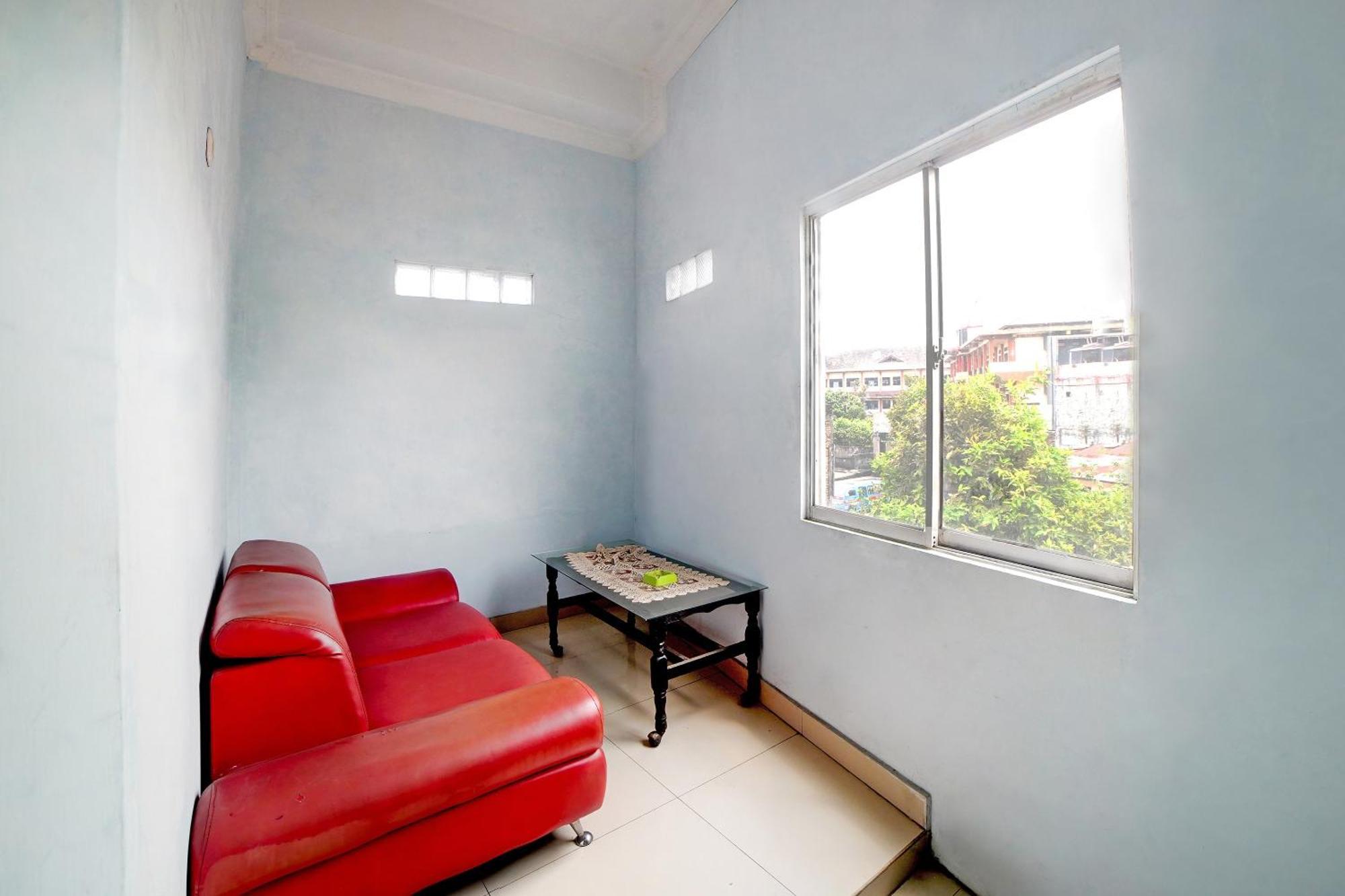 Oyo 90922 Gurusinga Guesthouse Medan Ngoại thất bức ảnh